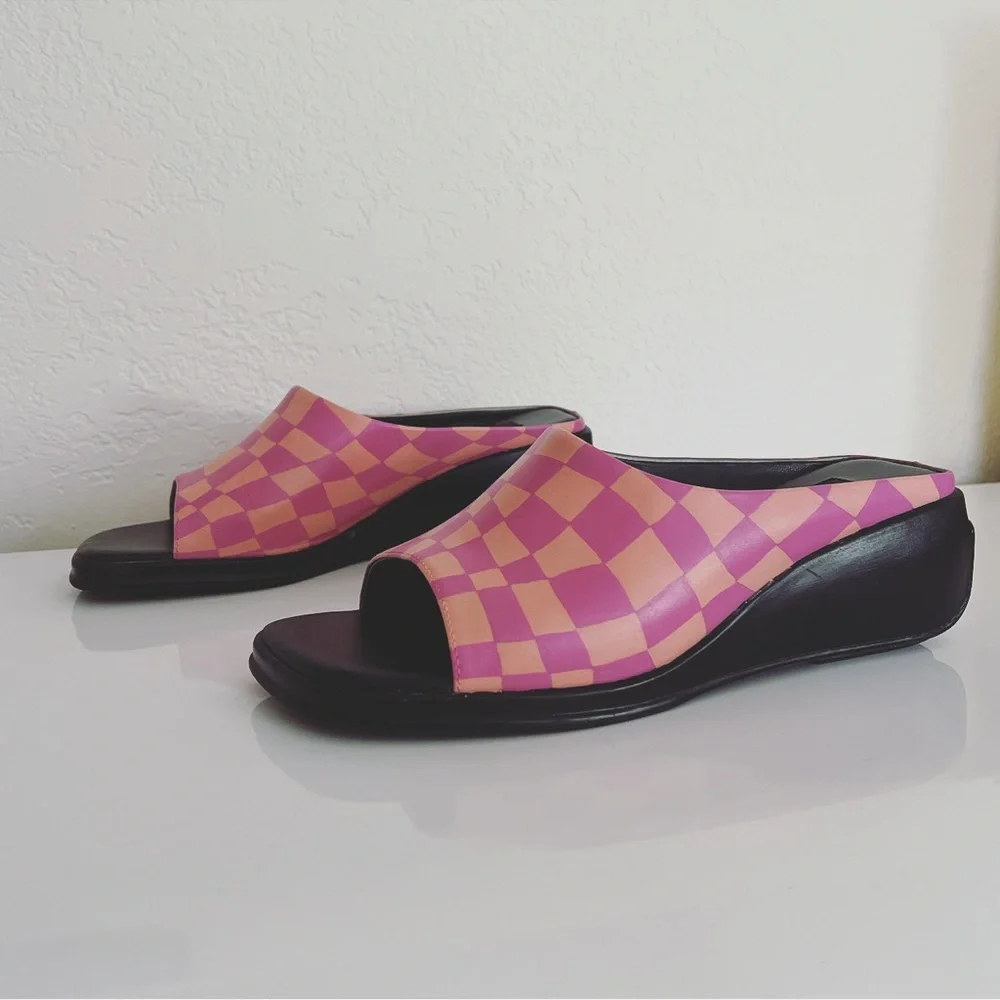 SALE๐ธ Handpainted vintage platform sandals in wavy check - Picture 1 of 5
